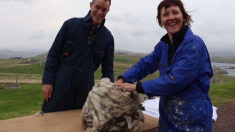 Donna and Andrew, getting their hands on a good Shetland fleece