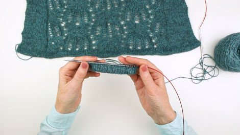 Wool & Pine on Instagram: By popular request: This is how I trap floats  for 2+ strands of yarn using my trusty Norwegian Knitting Thimble. To keep  tension light for colorwork the